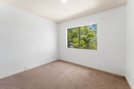 Photo of property in 2/27 Mallard Place, Unsworth Heights, Auckland, 0632