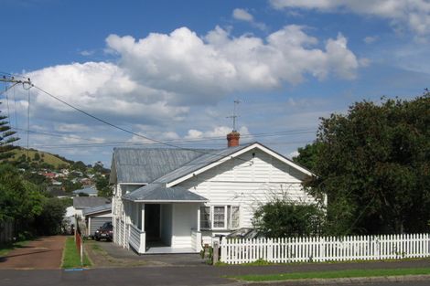 Photo of property in 32 William Bond Street, Stanley Point, Auckland, 0624