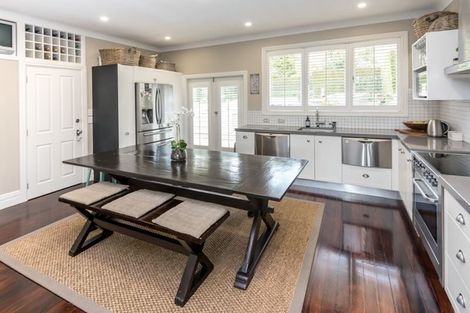 Photo of property in 19 Montgomery Crescent, Cockle Bay, Auckland, 2014