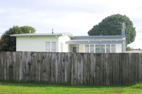Photo of property in 67 Lincoln Park Avenue, Massey, Auckland, 0614