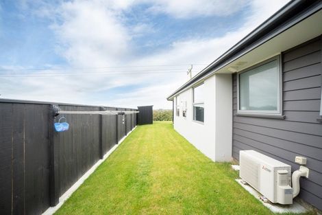 Photo of property in 22 Monaco Grove, Fitzherbert, Palmerston North, 4410