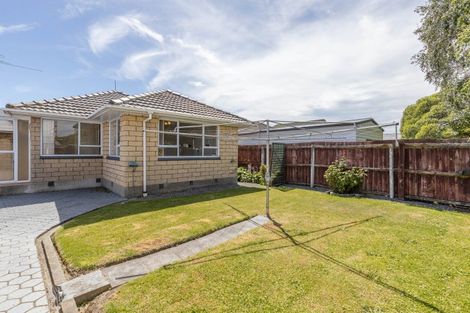 Photo of property in 37 Frensham Crescent, Woolston, Christchurch, 8062
