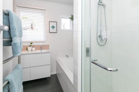 Photo of property in 15 Sandwich Road, St Andrews, Hamilton, 3200