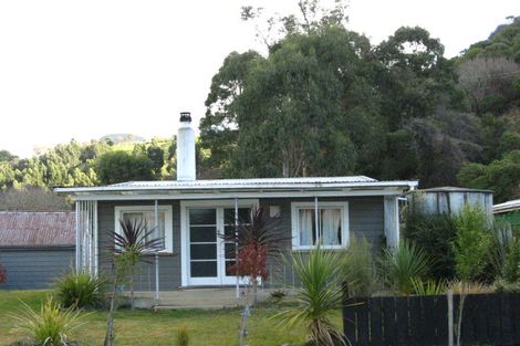 Photo of property in 6 Driver Street, Long Beach, Port Chalmers, 9081