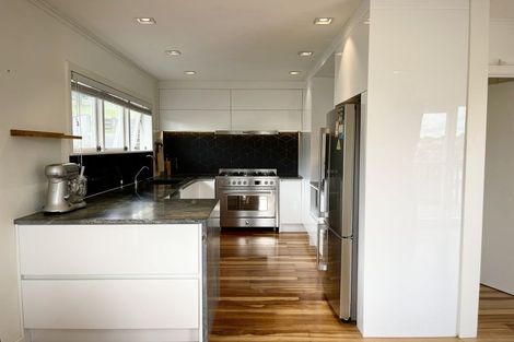 Photo of property in 1/894 East Coast Road, Northcross, Auckland, 0630