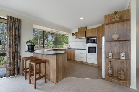 Photo of property in 115 Grovenor Drive, Orewa, 0931