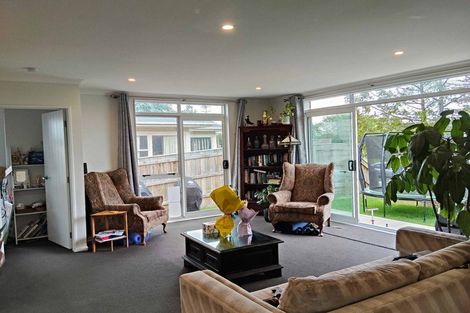 Photo of property in 10 Cohen Place, Milson, Palmerston North, 4414