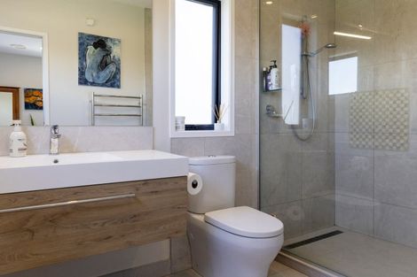 Photo of property in 14 Pukenamu Road, Rainbow Point, Taupo, 3330