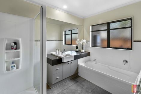 Photo of property in 13 Girvan Terrace, Wattle Downs, Auckland, 2103