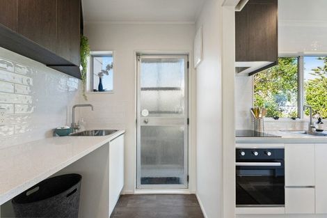 Photo of property in 2/4 Clare Place, Glenfield, Auckland, 0629