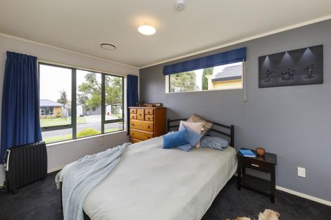 Photo of property in 3 Logan Way, Kelvin Grove, Palmerston North, 4414