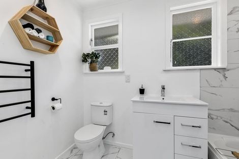 Photo of property in 9 Gribble Grove, Stokes Valley, Lower Hutt, 5019