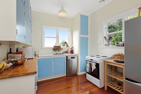 Photo of property in 15 Mertoun Terrace, Highbury, Wellington, 6012