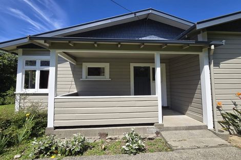 Photo of property in 16 Buller Street, Picton, 7220