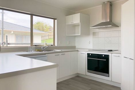 Photo of property in 13 Ballini Rise, West Harbour, Auckland, 0618