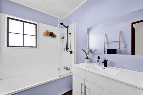 Photo of property in 38 Mcalpine Road, Hawera, 4672