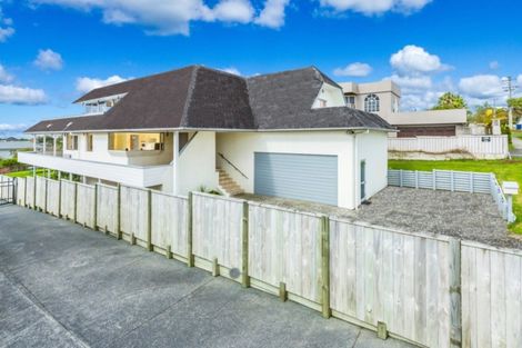 Photo of property in 77 Deep Creek Road, Waiake, Auckland, 0630