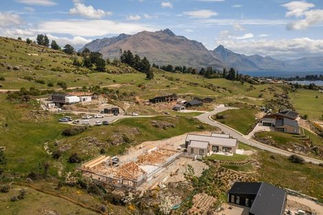 Photo of property in 1 Elk Place, Kelvin Heights, Queenstown, 9300