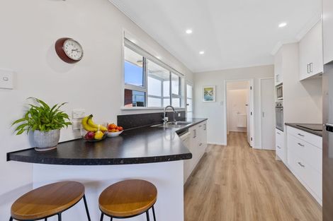 Photo of property in 46 Nevada Drive, Merrilands, New Plymouth, 4312