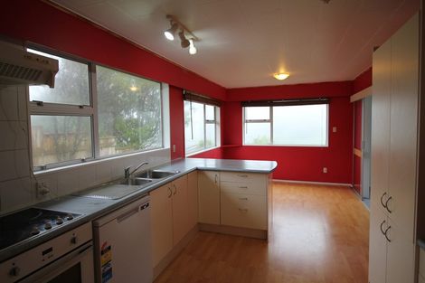 Photo of property in 13a Lyndfield Lane, Newlands, Wellington, 6037