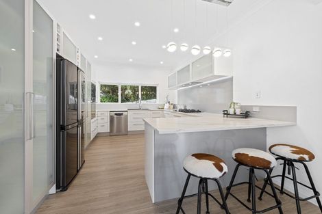 Photo of property in 7 Hobbs Road, Matakatia, Whangaparaoa, 0930