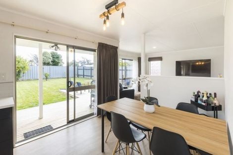Photo of property in 80 John F Kennedy Drive, Milson, Palmerston North, 4414