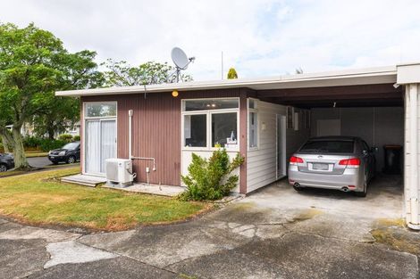 Photo of property in 6 Westhaven Grove, Takaro, Palmerston North, 4412