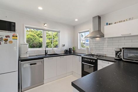 Photo of property in 24a Parklands Drive, Karori, Wellington, 6012