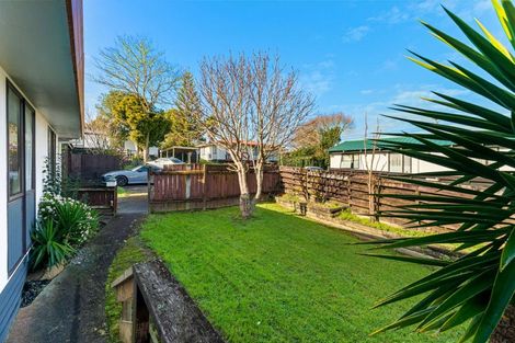 Photo of property in 2/76 Parrs Cross Road, Henderson, Auckland, 0612