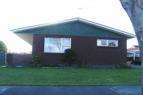 Photo of property in 82 John F Kennedy Drive, Milson, Palmerston North, 4414