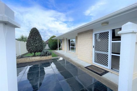 Photo of property in 2 Aitchison Place, Levin, 5510