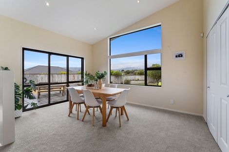 Photo of property in 11 Te Ropata Place, Waikanae Beach, Waikanae, 5036