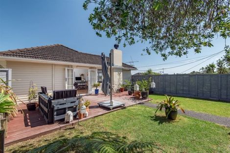 Photo of property in 1/30 Selwyn Crescent, Forrest Hill, Auckland, 0620