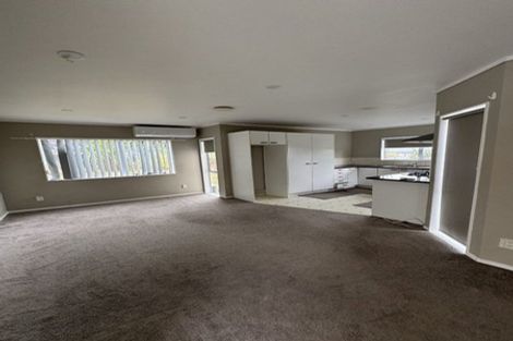 Photo of property in 16 Taupo Street, Green Bay, Auckland, 0604
