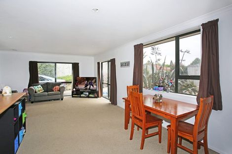 Photo of property in 11 George Arthur Place, Pukekohe, 2120