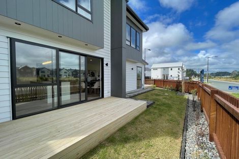 Photo of property in 13 Resnik Crescent, Kumeu, 0810
