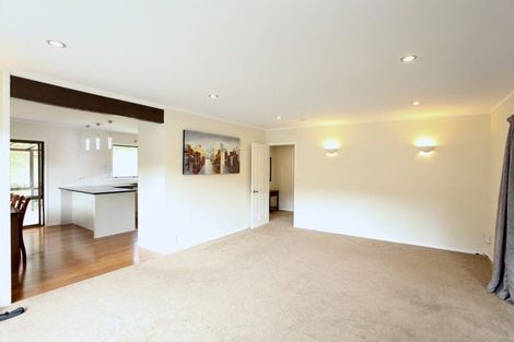 Photo of property in 15 Kingsclere Place, Goodwood Heights, Auckland, 2105