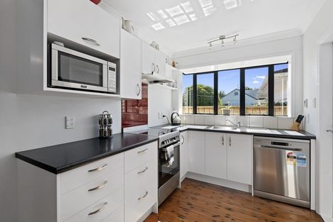 Photo of property in 10 Oak Street, Ebdentown, Upper Hutt, 5018