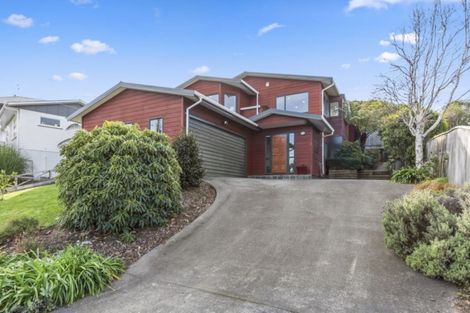 Photo of property in 8a Pekanga Road, Normandale, Lower Hutt, 5010