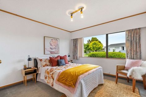 Photo of property in 28 Edgewater Parade, Waiuku, 2123