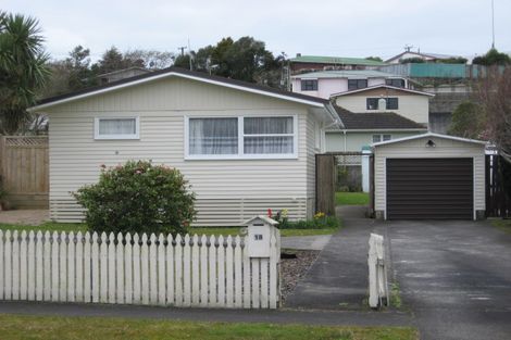 Photo of property in 18 Bromley Place, Westown, New Plymouth, 4310