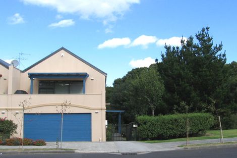 Photo of property in 56 Lagoon Way, West Harbour, Auckland, 0618