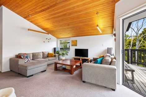 Photo of property in 1/283 East Coast Road, Mairangi Bay, Auckland, 0630