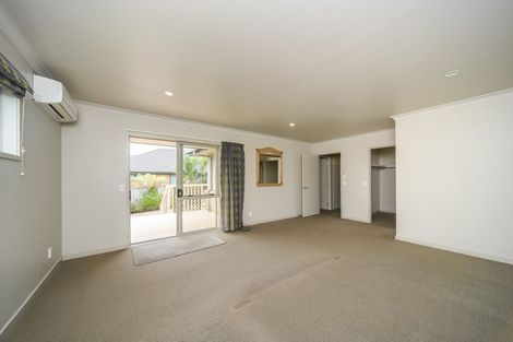 Photo of property in 21 Johnstone Drive, Fitzherbert, Palmerston North, 4410