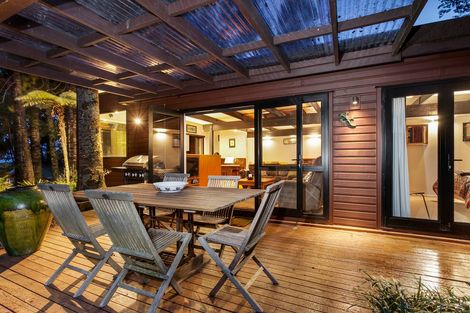 Photo of property in 34 Hollywood Avenue, Titirangi, Auckland, 0604