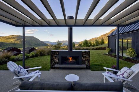 Photo of property in 1 Chimney Lane, Jacks Point, Queenstown, 9371