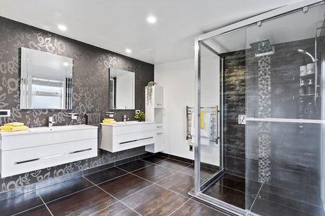 Photo of property in 104 Glendhu Road, Bayview, Auckland, 0629