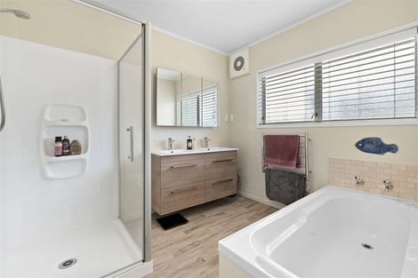 Photo of property in 43 Stella Drive, Clarks Beach, 2122