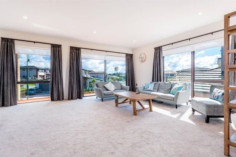 Photo of property in 21 Midhurst Avenue, Henderson, Auckland, 0612