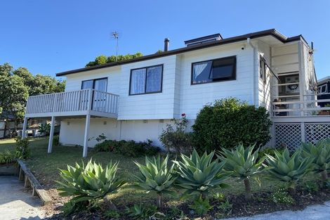 Photo of property in 8 Crosby Road, West Harbour, Auckland, 0618